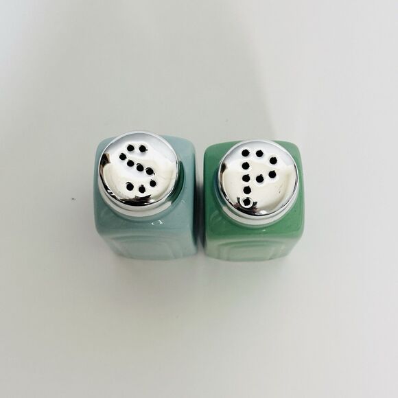 50s Retro Stoneware Salt Pepper Shakers Set MCM Farmhouse Cottage Mint Green - Picture 5 of 5